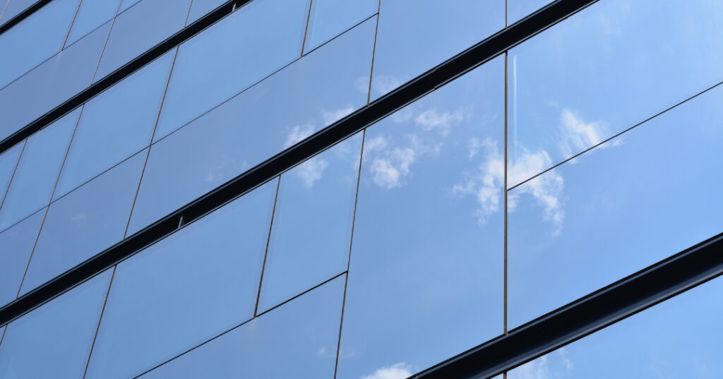 fachada de vidro em Bauru